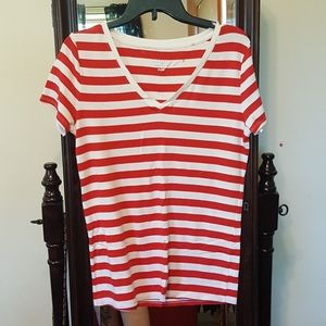 💎3/$15 red and white striped v-neck